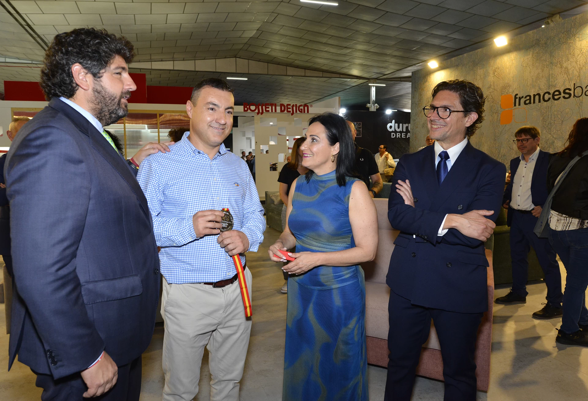 Feria del mueble Yecla - Medalla 25� aniversario Franc�s Ba��n